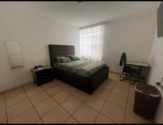 2 BEDROOM PROPERTY TO RENT IN FLORIDA LAKE